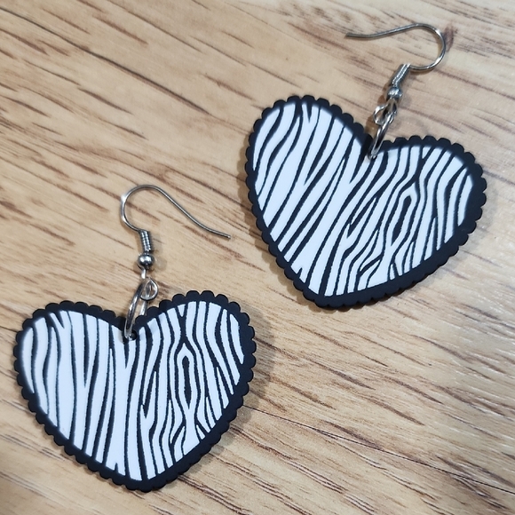 Heart-Shaped Zebra Print Earrings - Picture 1 of 4